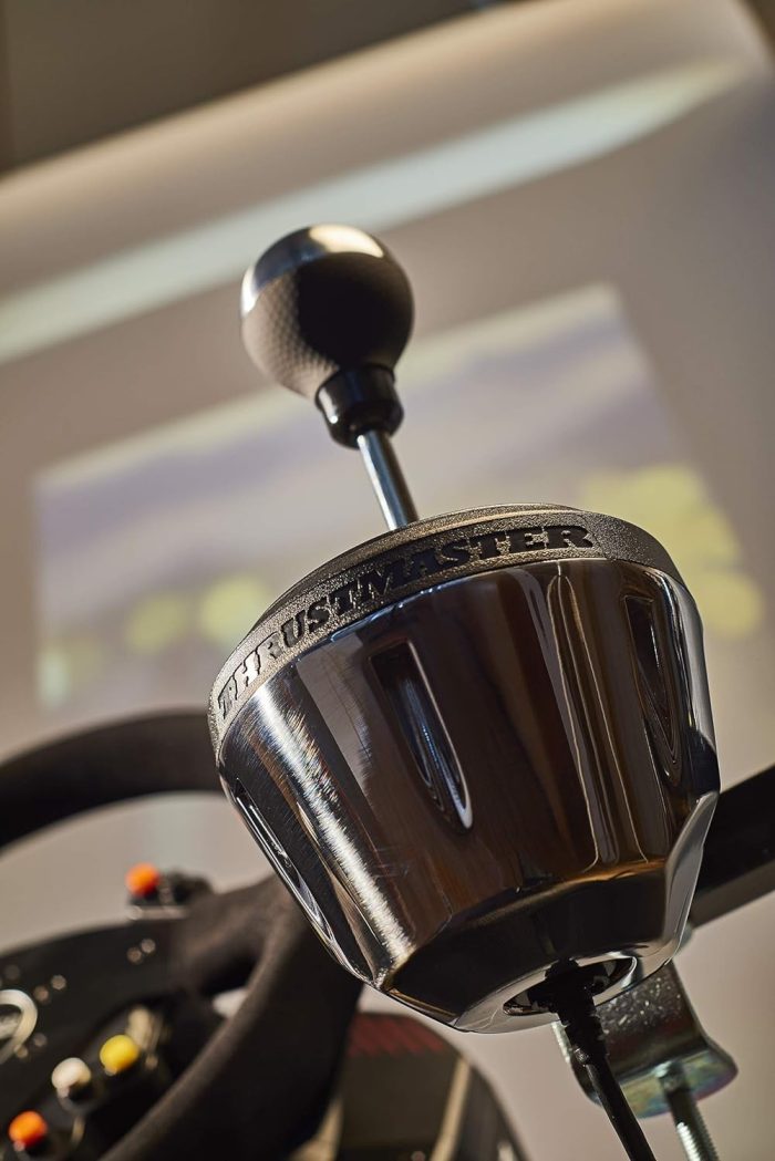 Thrustmaster przedstawia TH8A Add-On Shifter — realistyczną, wysokiej klasy skrzynię biegów współpracującą z wieloma platformami
