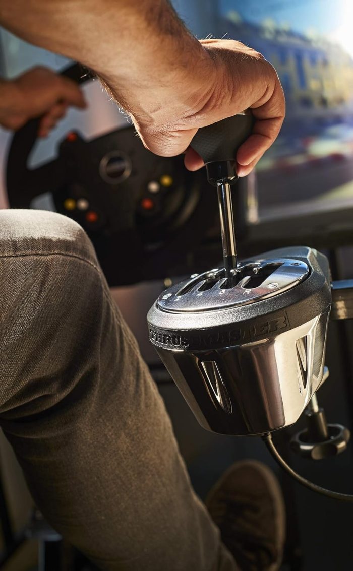 Thrustmaster przedstawia TH8A Add-On Shifter — realistyczną, wysokiej klasy skrzynię biegów współpracującą z wieloma platformami